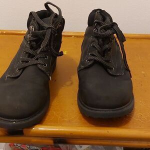 Kids Leon boots Size 2